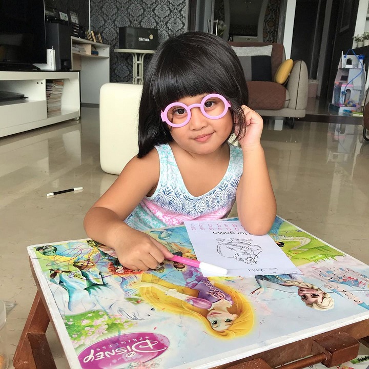 Vania Bahagia Dengan Kehidupannya
