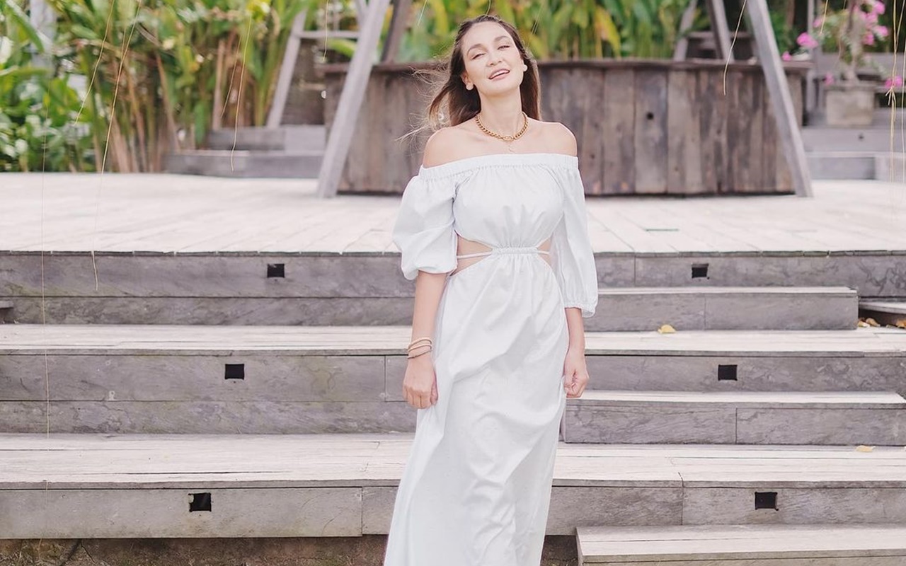 Luna Maya Foto Cantik Dikira Prewedding, Harga Gaun Putih Sukses Bikin Geger