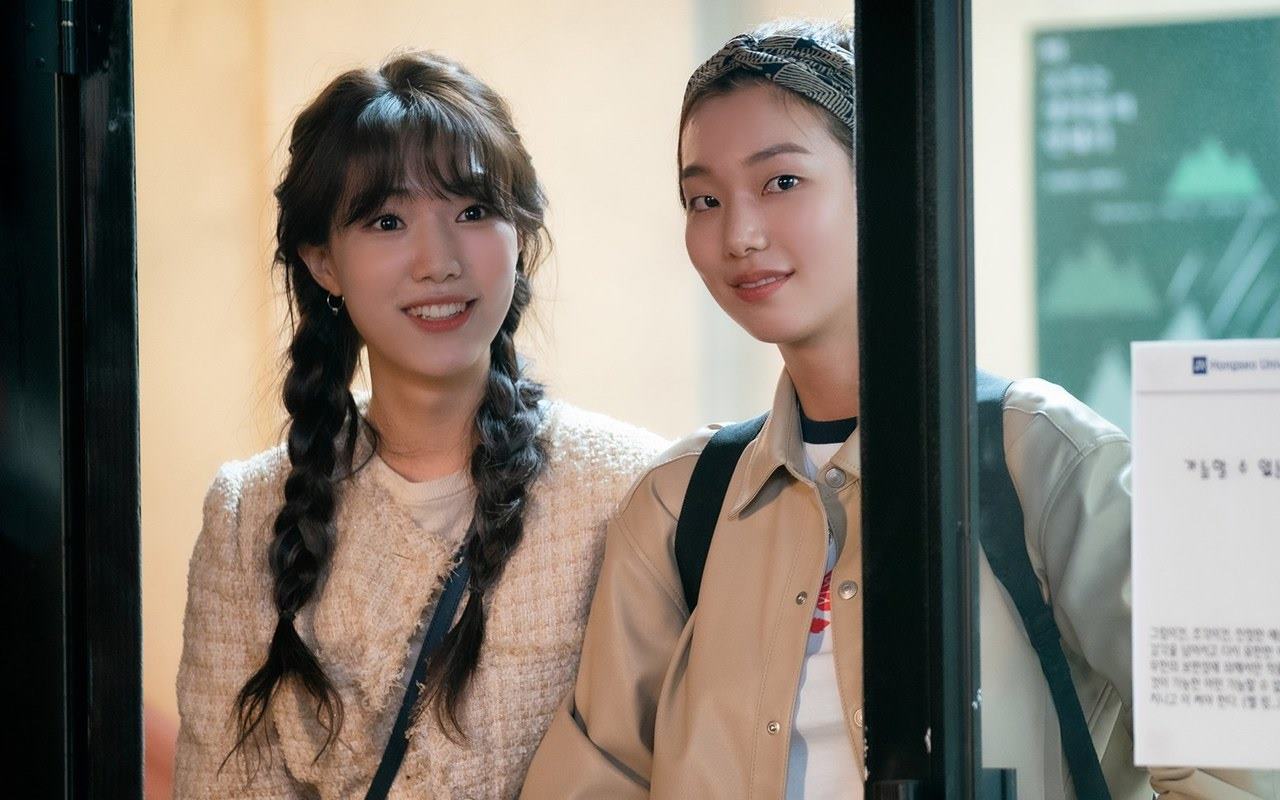Terindikasi Lesbian, Yoon Seo A - Lee Ho Jung Tak Segan Pamer Kedekatan Saat Syuting 'Nevertheless'