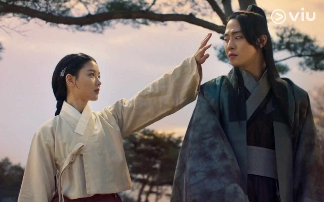 Kim Yoo Jung dan Ahn Hyo Seop Jalani Nasib Berlawanan, Teaser 'Red Sky' Picu Penasaran