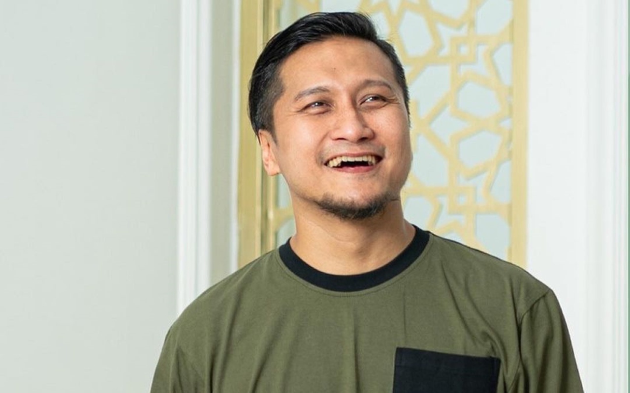 Arie Untung Puji Pasangan Pengantin Nikah Virtual, Netizen Pro Kontra