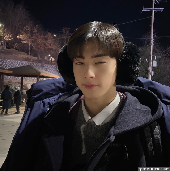 Cha Eunwoo nge-<i>wink</i> atau kelilipan?