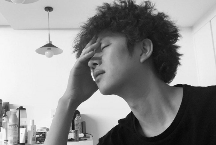 Baru Putus, Kim Heechul Super Junior \'Frustrasi\' Pamer Rambut Baru