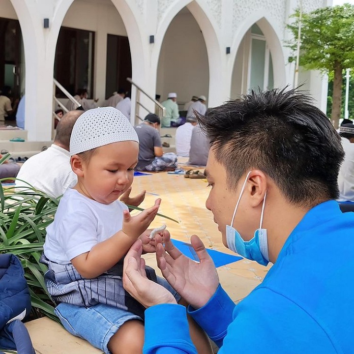 Baim ajari Kiano untuk doa