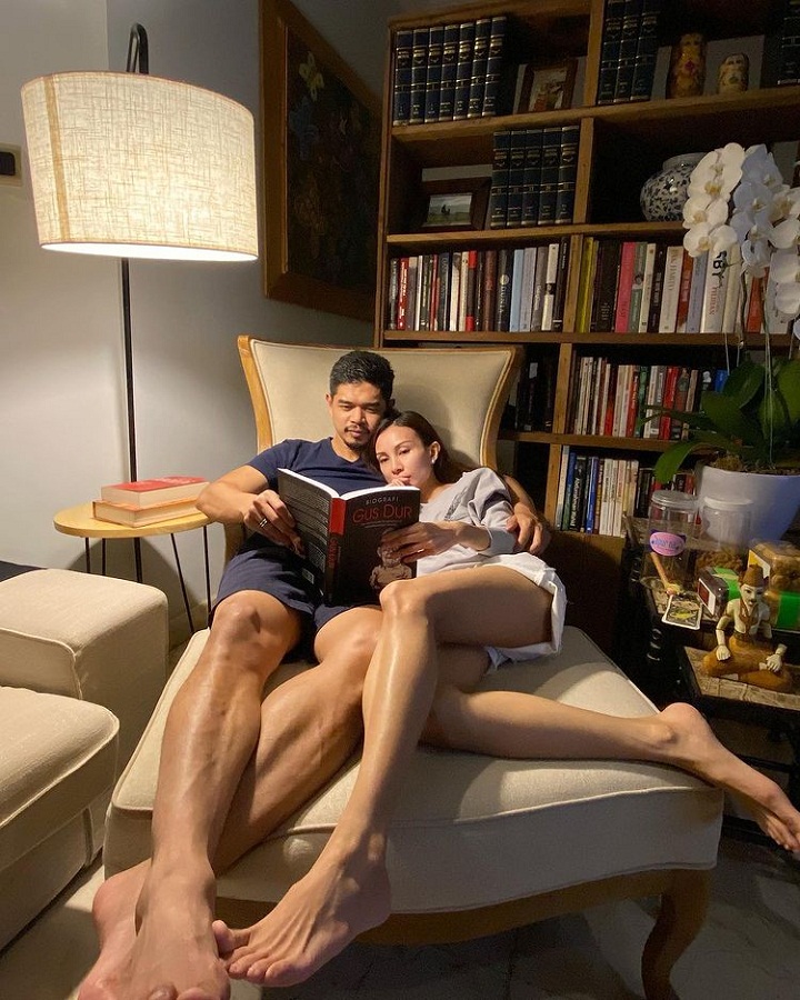 Bepe dan dewi malmingan dengan baca buku