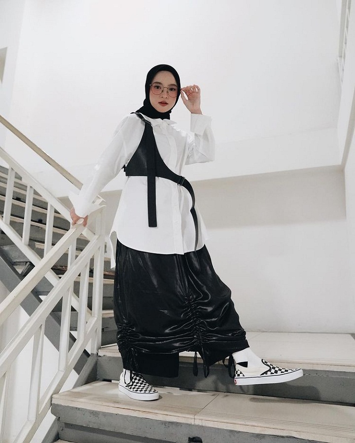 Kece dengan OOTD Monokrom 