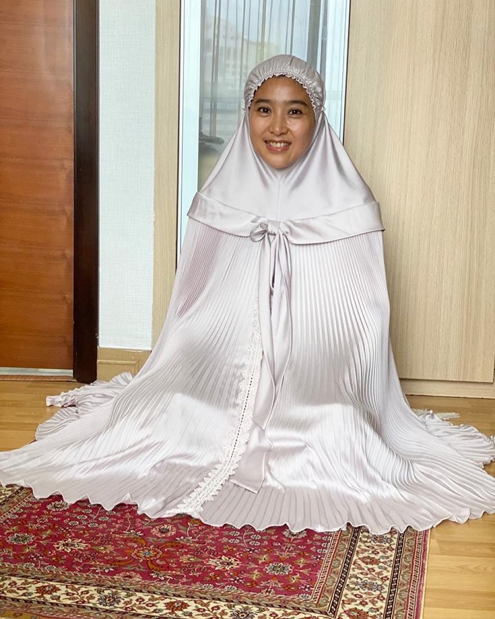 Adem Dalam Balutan Mukena