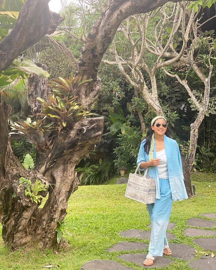 Menawan Dengan <i>Outfit</i> Serba <i>Baby Blue</i>