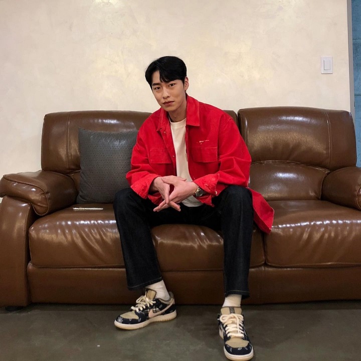OOTD Ala <i>Boyfriend Material</i>