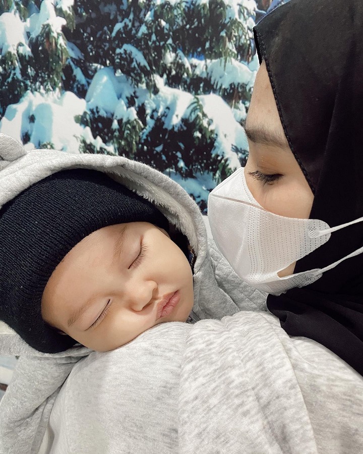 Terlelap Di Pelukan Sang Bunda