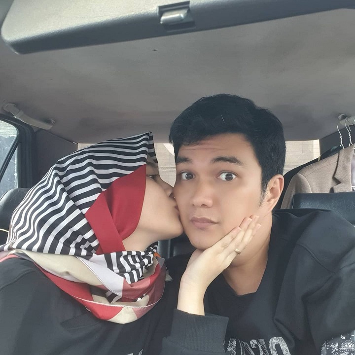 Momen <i>uwu</i> cium pipi