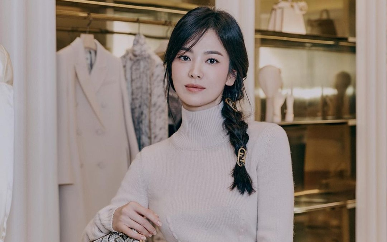 Song Hye Kyo Berani Tampil dengan Gaya Rambut Unik di Majalah, Tetap Cantik?
