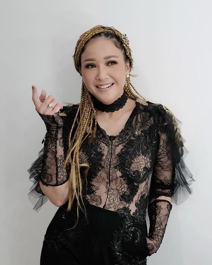 Maia Tampil Nyentrik namun tetap menawan