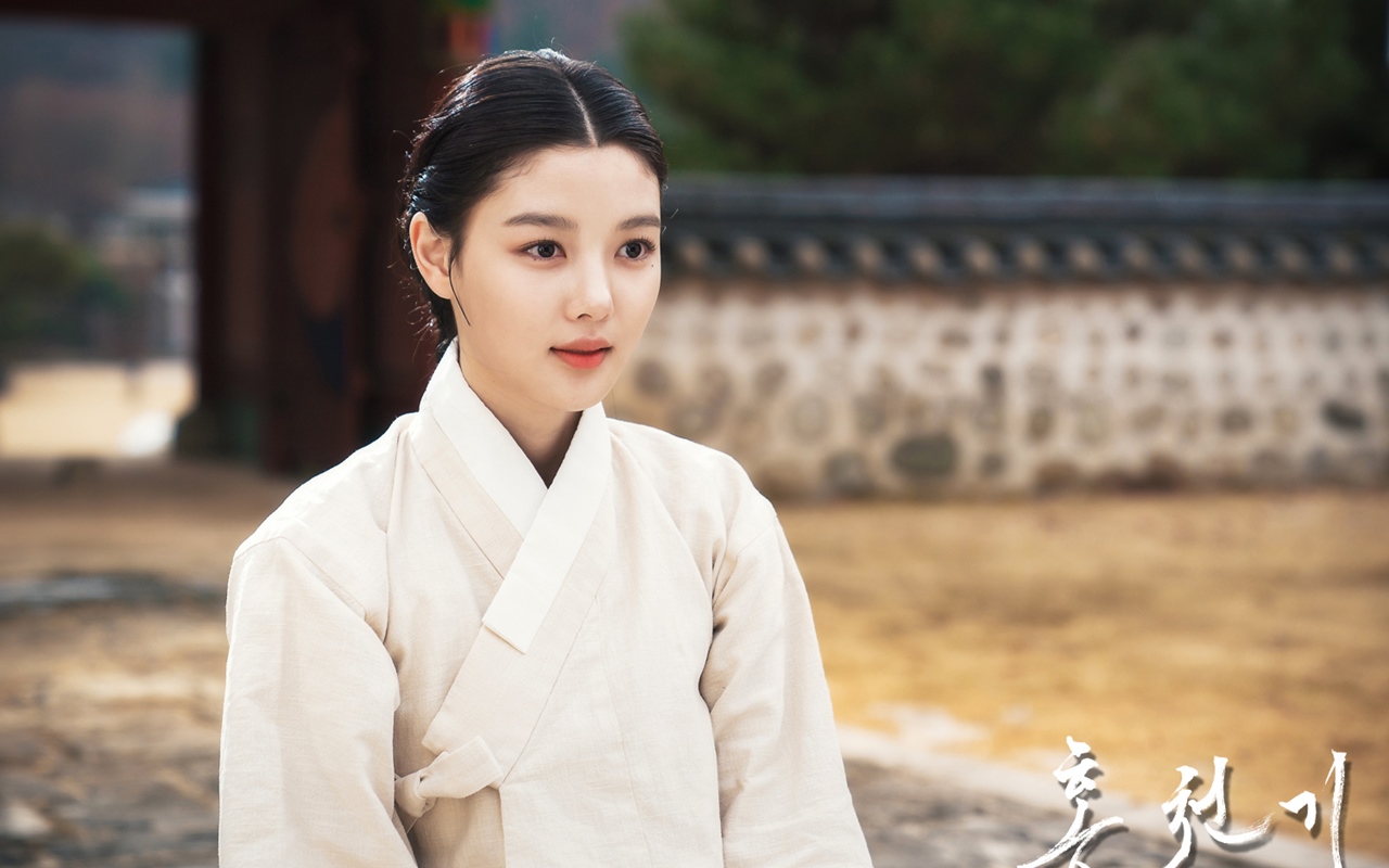 Kim Yoo Jung Blak-Blakan Akui Tertekan Bintangi 'Lovers Of The Red Sky'