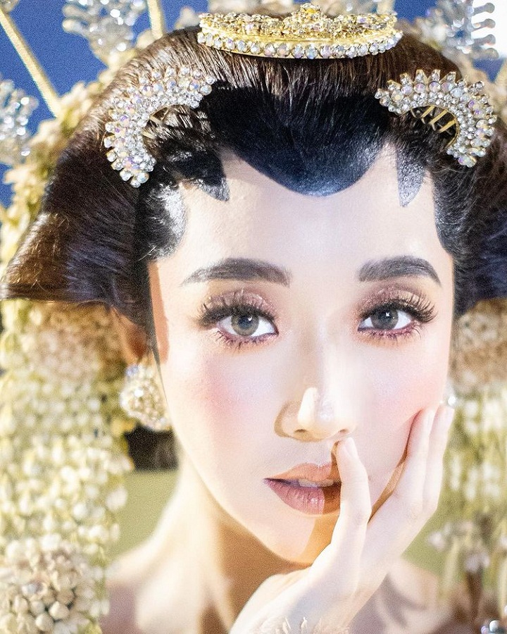 Dandan berbagai model hingga ala manten jawa