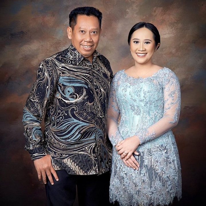 Tukul dampingi Novita saat Wisuda