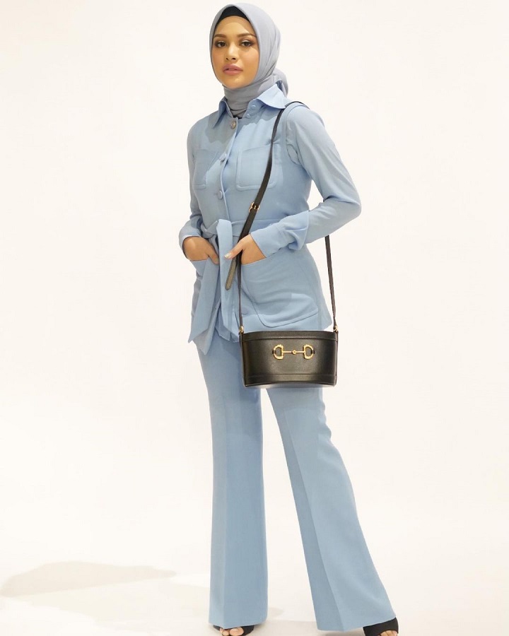 <i>Outfit</i> Serba Biru Yang Menawan