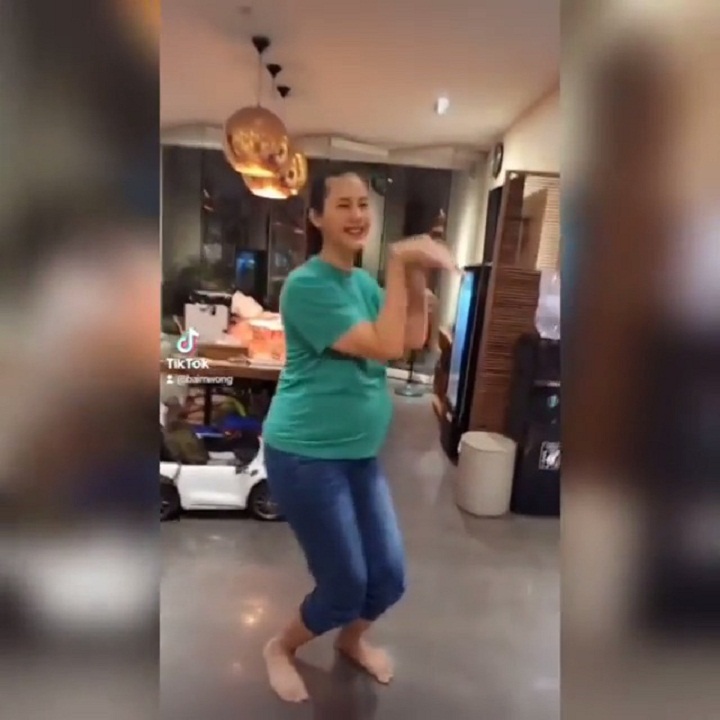 Paula enerjik saat main TikTok 