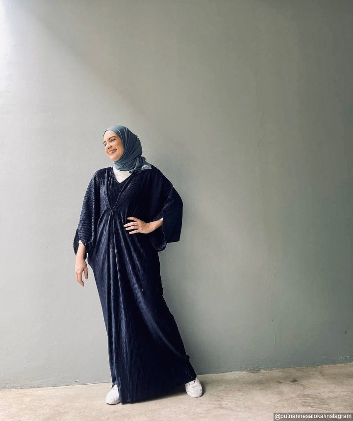 Anggun dengan <i>long</i> gamis