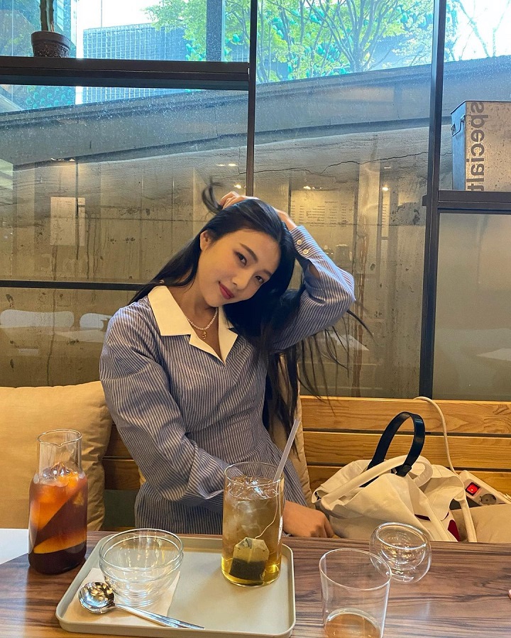 Pancarkan Aura <i>Girlfriend Material</i>