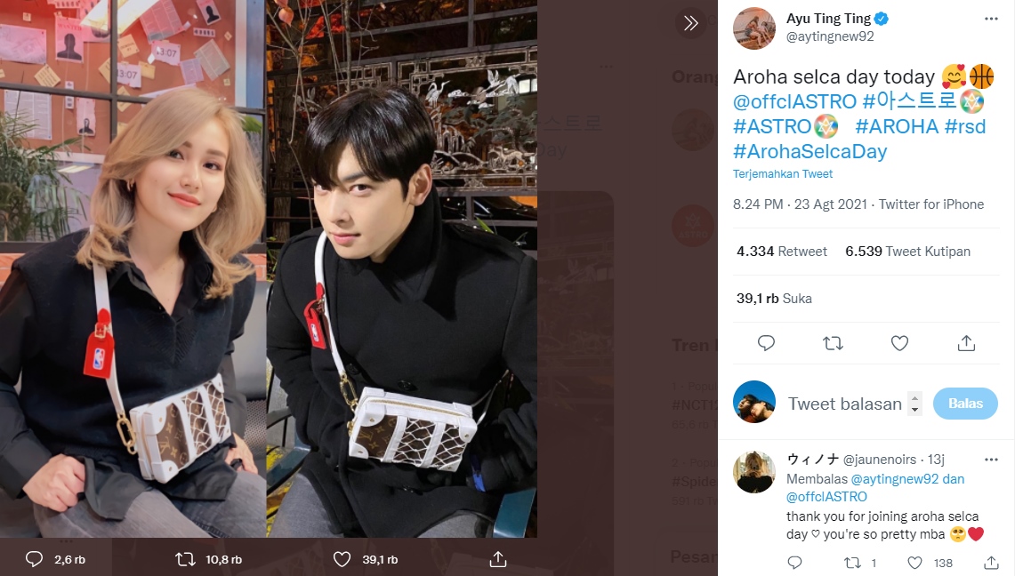 Ikutan Selca Day, Ayu Ting Ting Kembaran Tas dengan Cha Eunwoo Disebut \'Beda Level\'