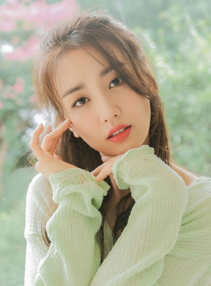 Tatapannya imut banget
