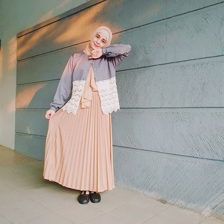 Merambah dunia tarik suara