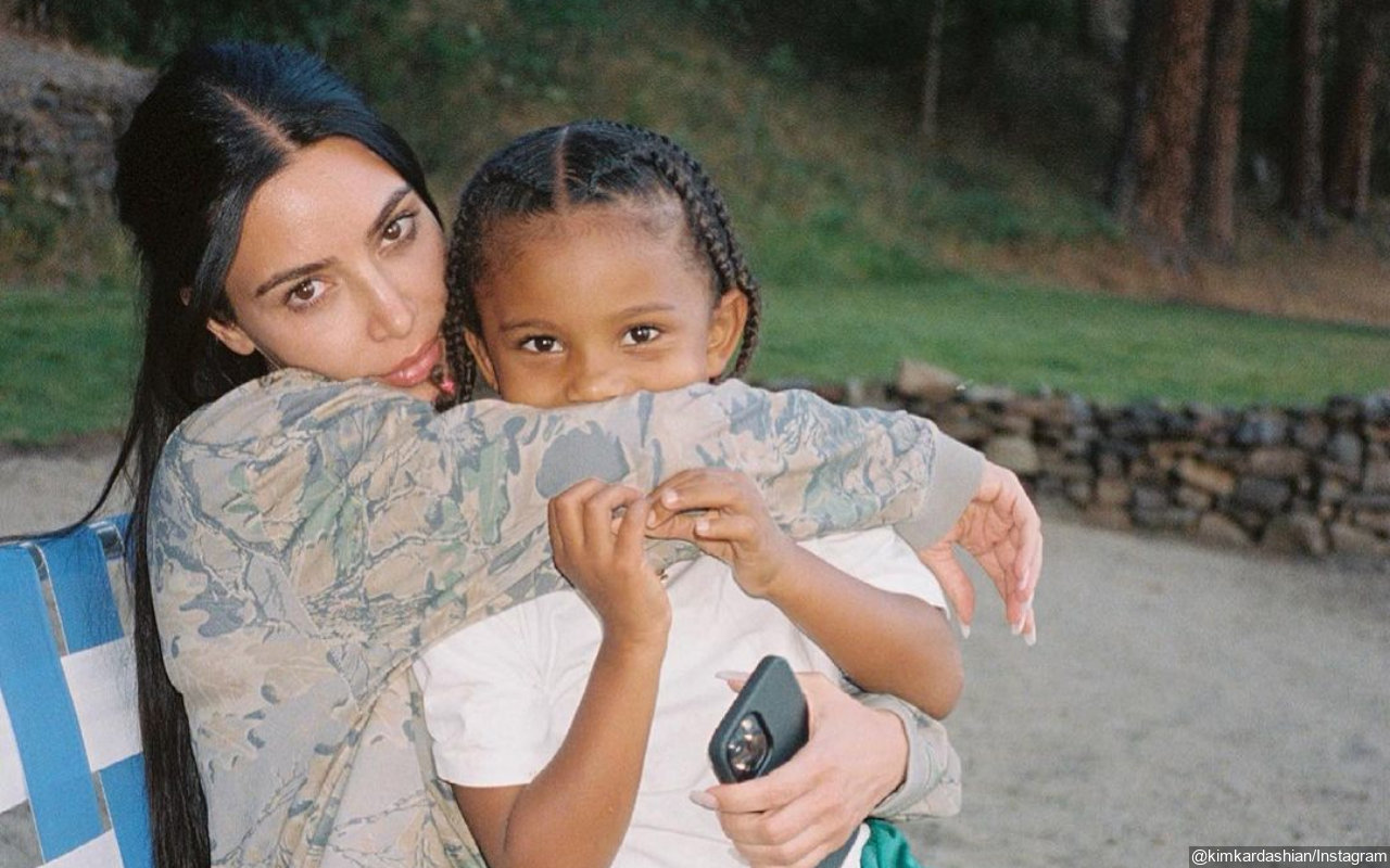 Kim Kardashian Enggan Hapus Marga 'West' Dari Identitasnya dan Anak Meski Kanye Ubah Nama Jadi 'Ye'