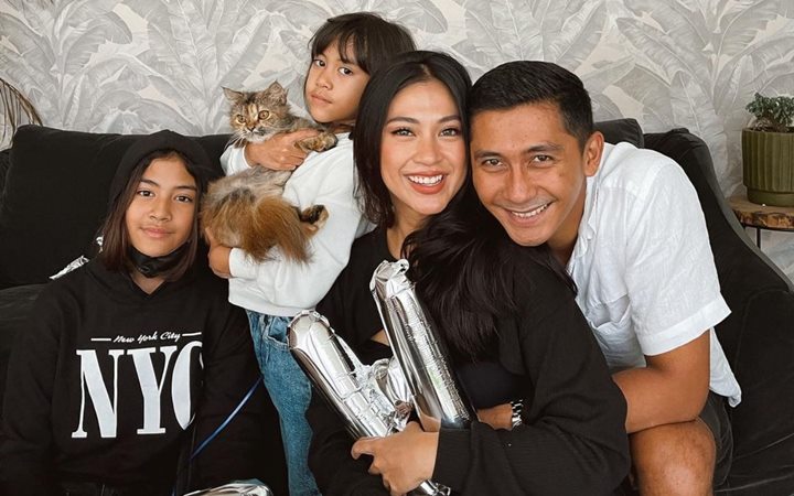 Sifat Asli Tyna Kanna Terbongkar, Foto Lawas Rezky Aditya Gendong Kekey \'Sang Putri\' - Topik Pagi