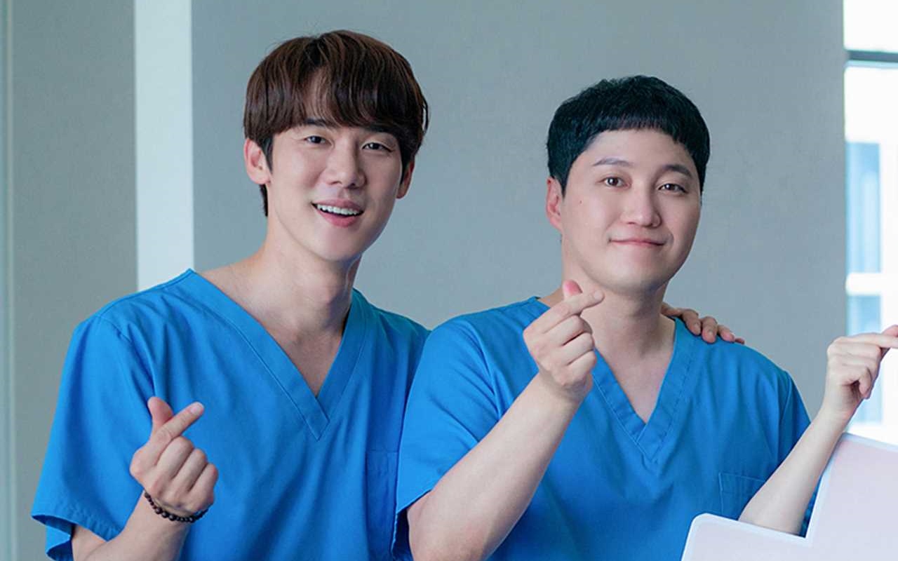 Dialog Menyentuh Yoo Yeon Seok dan Kim Dae Myung Soal Pasien di 'Hospital Playlist 2'