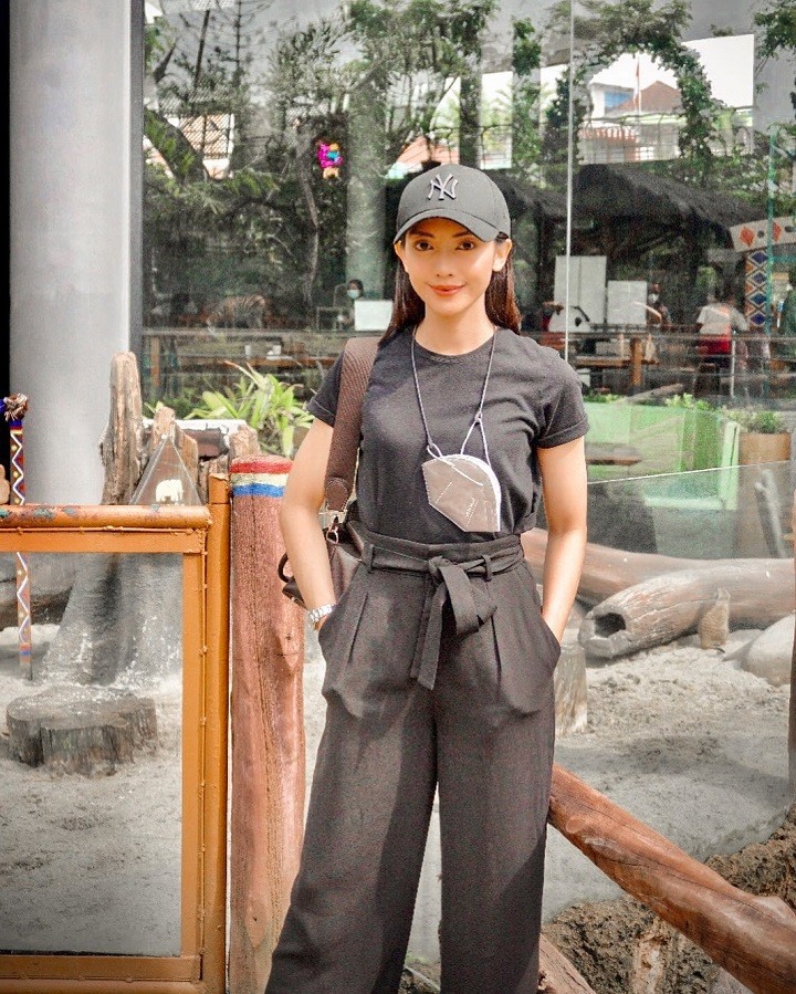 <i>All Black</i> Kala Liburan