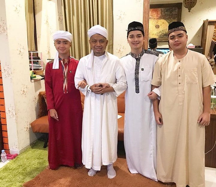 Potret Alvin Faiz bareng adik dan mendiang ayah