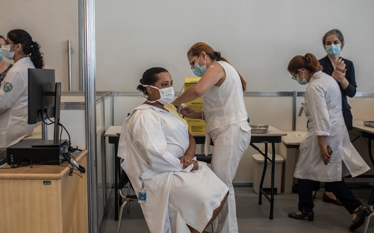 Brasil Mulai Vaksinasi COVID-19 Dosis Ketiga Meski Banyak yang Belum Dapat Suntikan Kedua