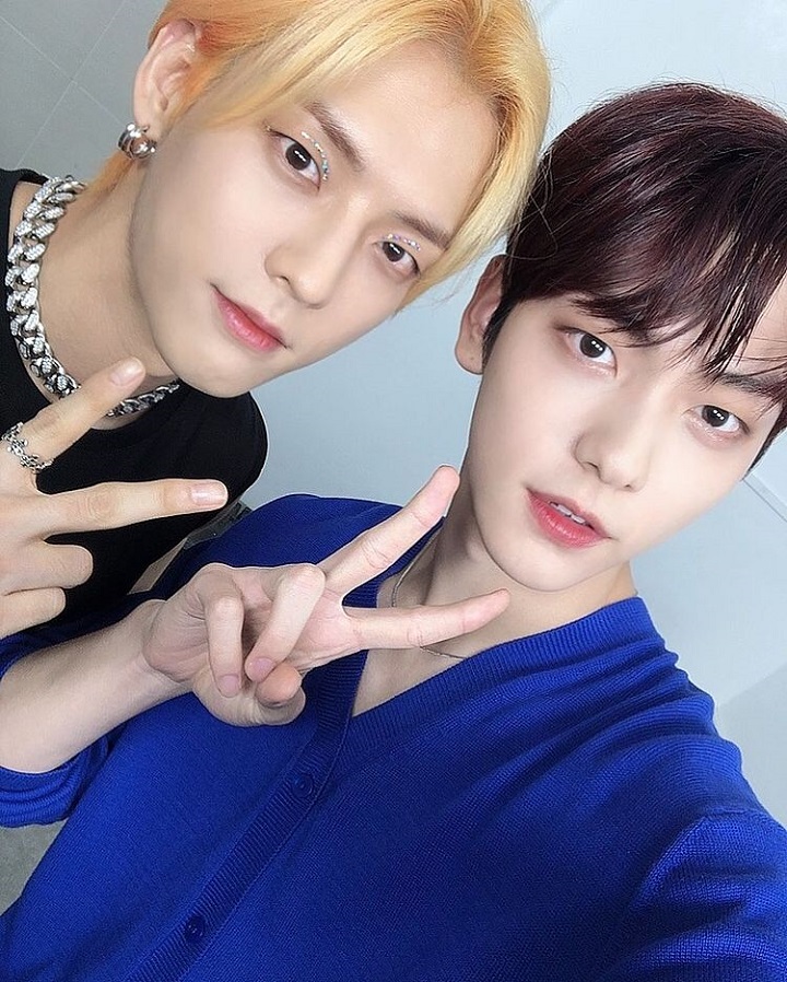 <i>Selfie uwu</i> berdua 