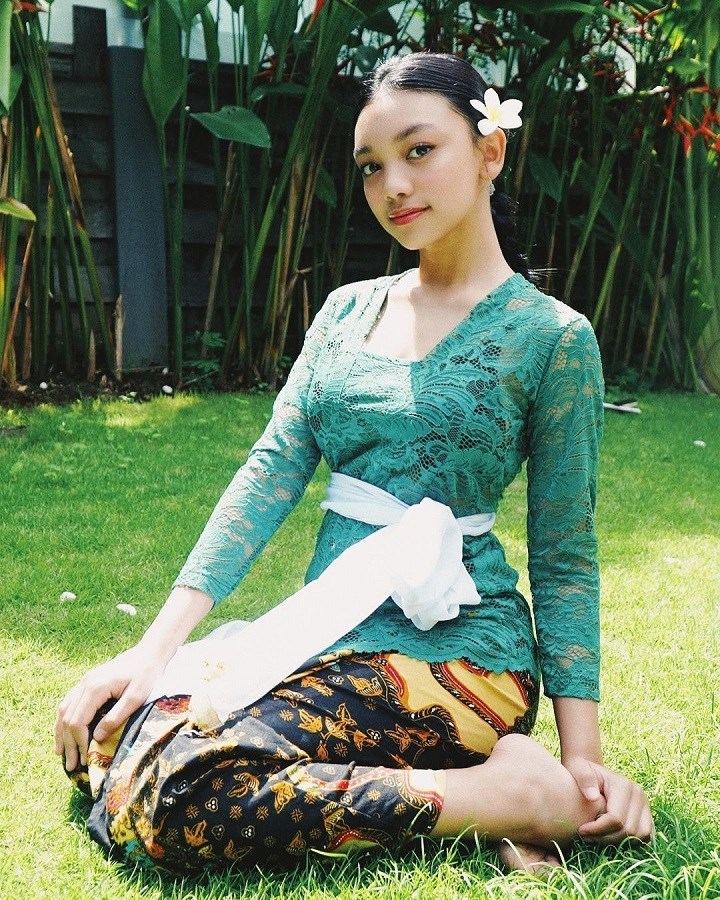 Tampil Menawan Dengan Balutan Kebaya  