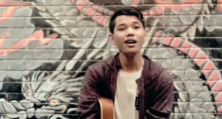 Tegar Memiliki Hobi <i>Cover</i> Lagu