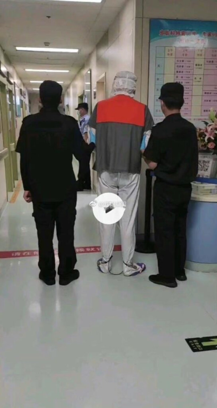Beredar Foto Tahanan Dirantai Diduga Kris Wu di Rumah Sakit