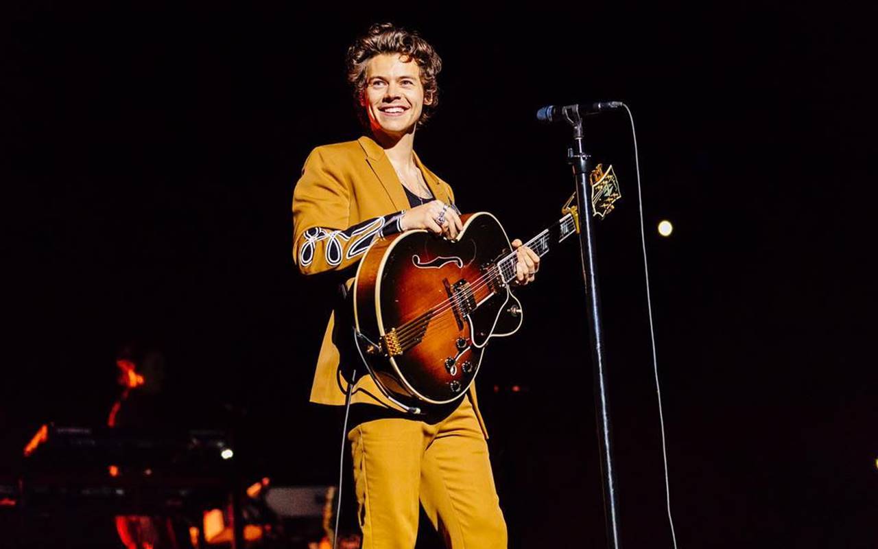 Harry Styles Dikritik Usai 'Ludahi' Penonton Saat Konser di Tengah Pandemi Covid-19