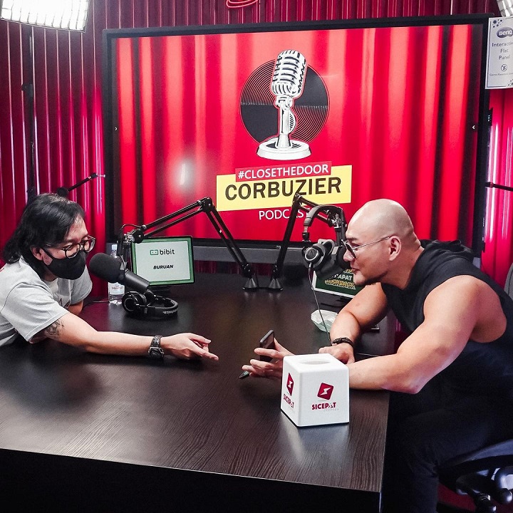 Menjadi Bintang Tamu Di <i>Podcast</i>