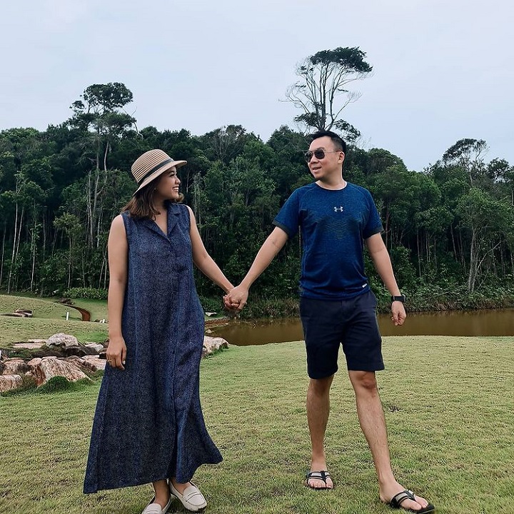 Momen manis Gandengan tangan