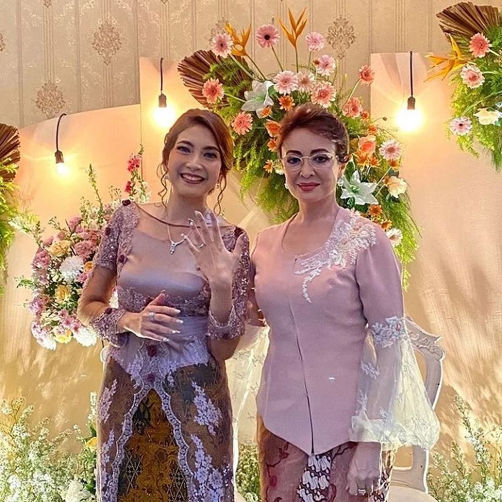 <i>body goals</i> tak kalah dengan menantu