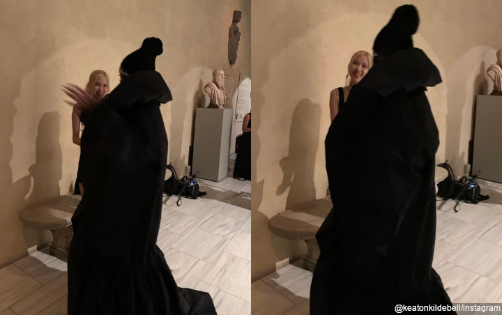Rose BLACKPINK Interaksi dengan Rihanna di Met Gala, Ketawa Bareng bak Sahabat Dekat