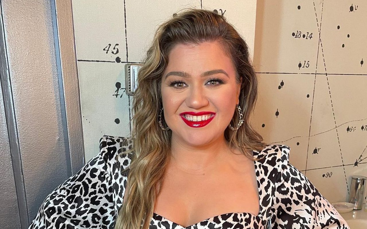 Kelly Clarkson Dikritik Habis-Habisan Usai Lakukan Kesalahan Ini Ke BTS