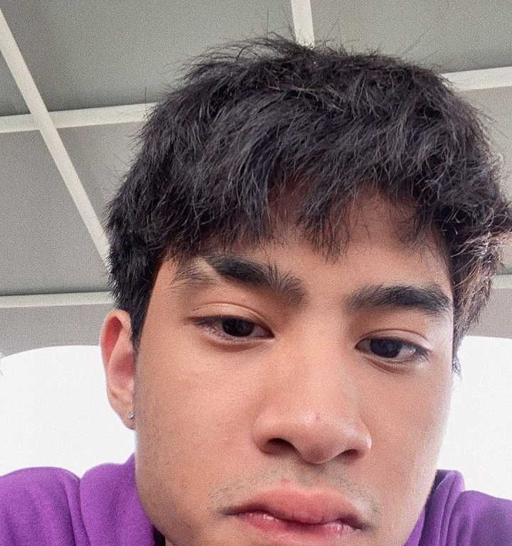 Pamer <i>Selfie</i> Wajah Tampan