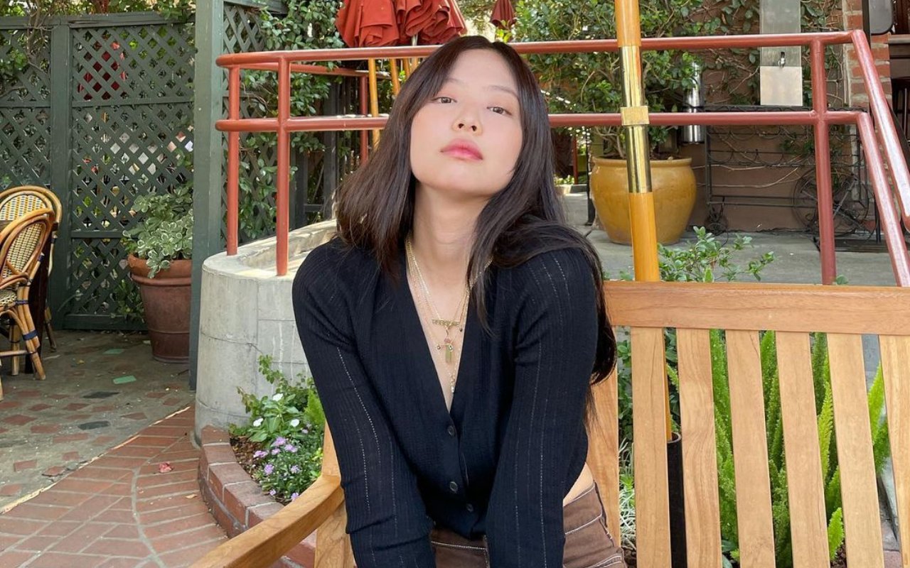 Jennie BLACKPINK Jadi Orang Korea Pertama yang Fotonya Kenakan Pakaian Dalam Dipajang di New York