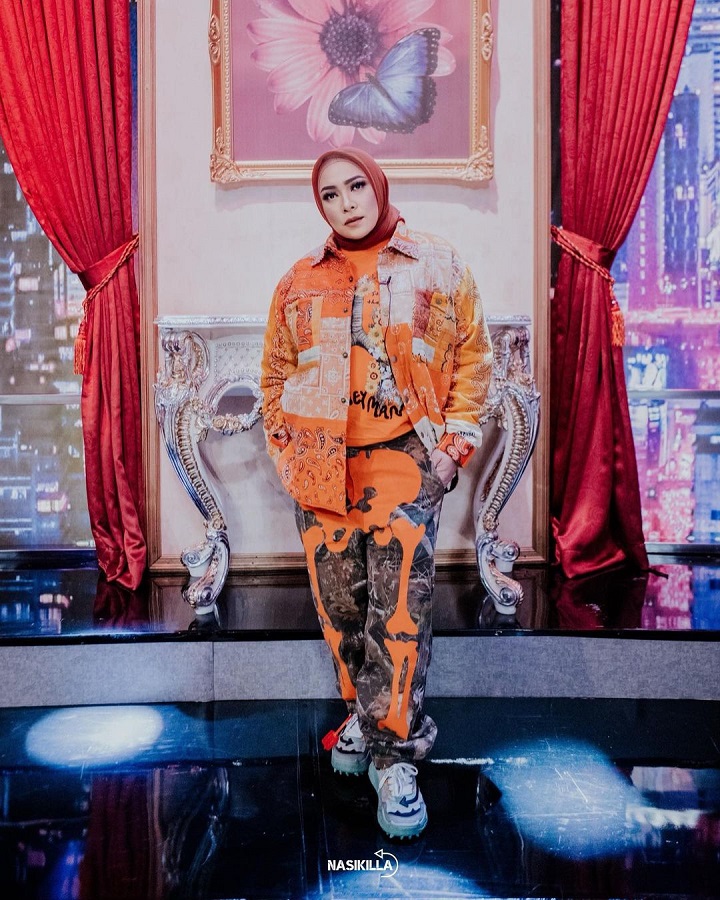 Memukau Dengan Serba Oren