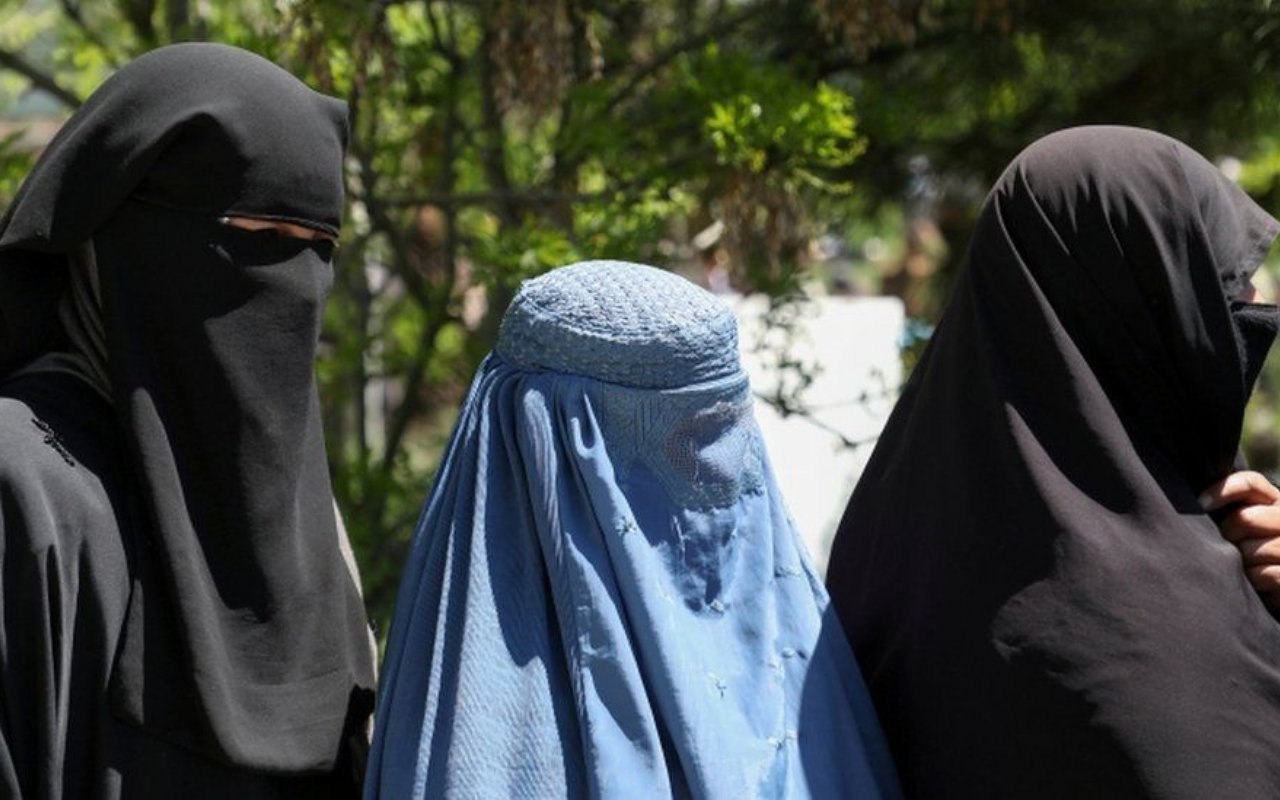 Karyawati Pemkot Kabul Diperintah Berdiam Diri di Rumah Oleh Taliban