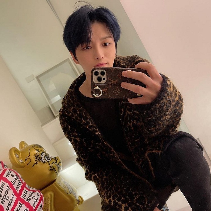 <i>Mirror selfie</i> super <i>uwu</i>