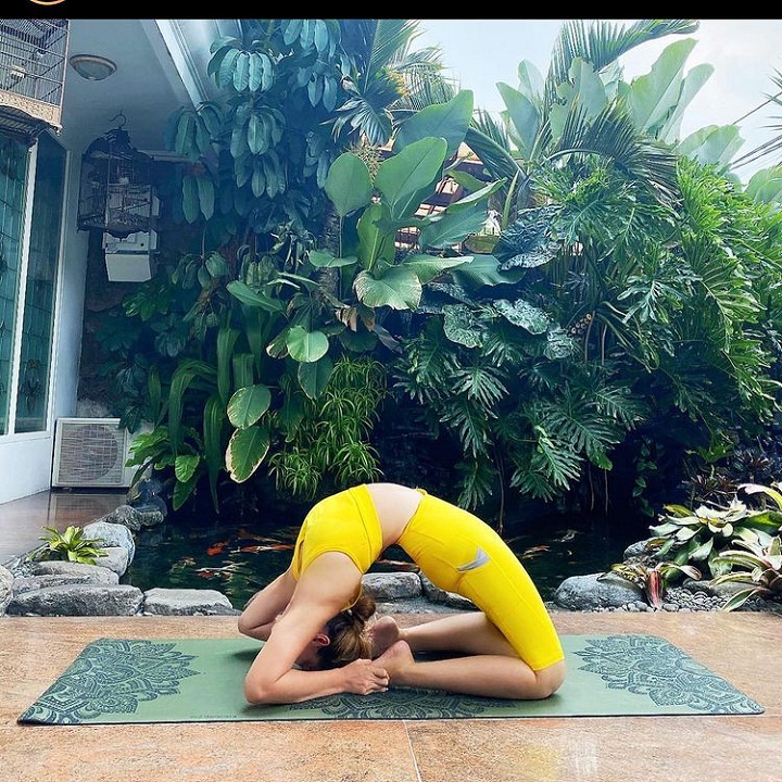 Momen  <i>strong </i> lentur saat yoga 