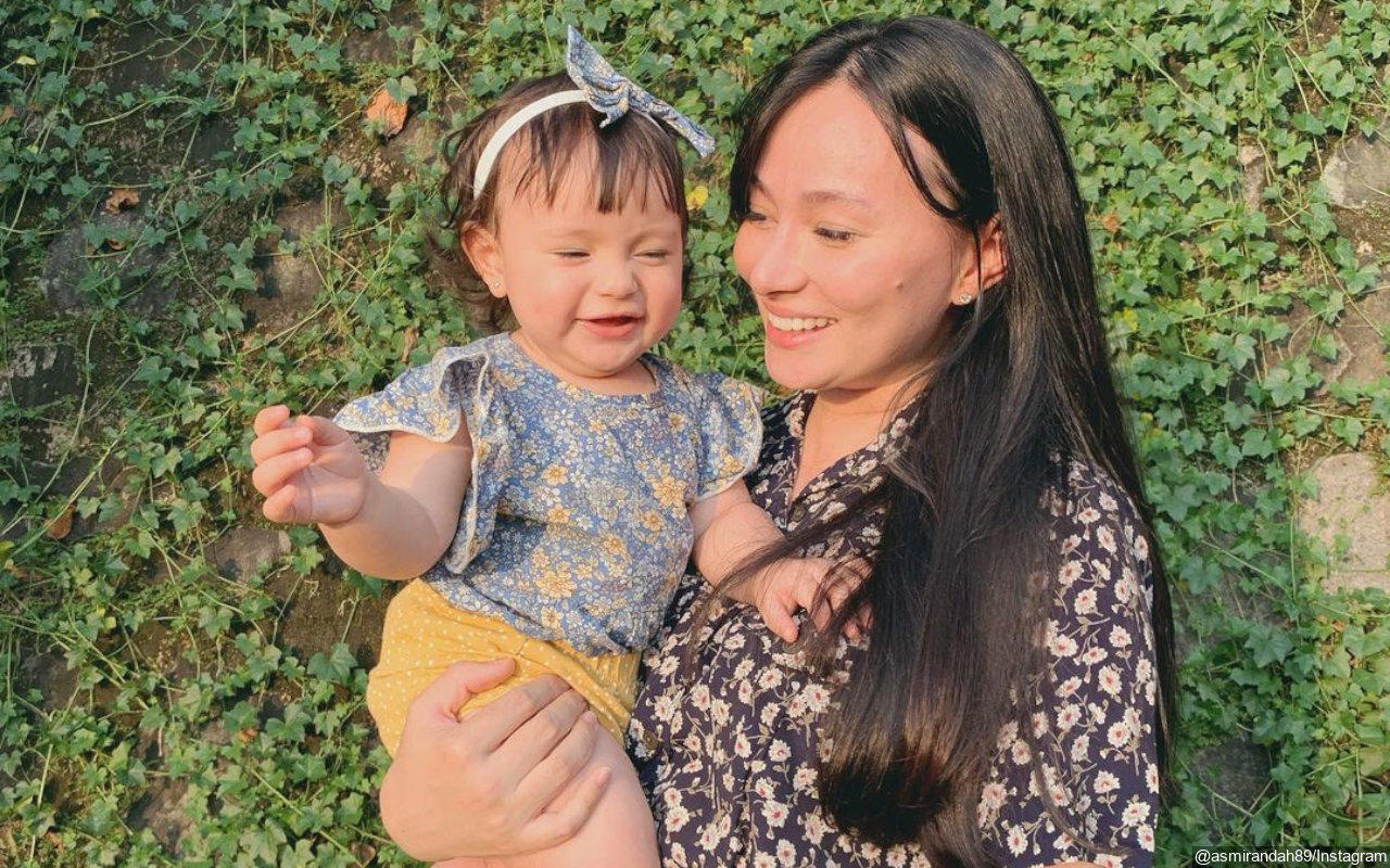 Makin Mirip Boneka, Baby Chloe Putri Asmirandah Bikin Gemas Foto Pakai Baju Tradisional Belanda